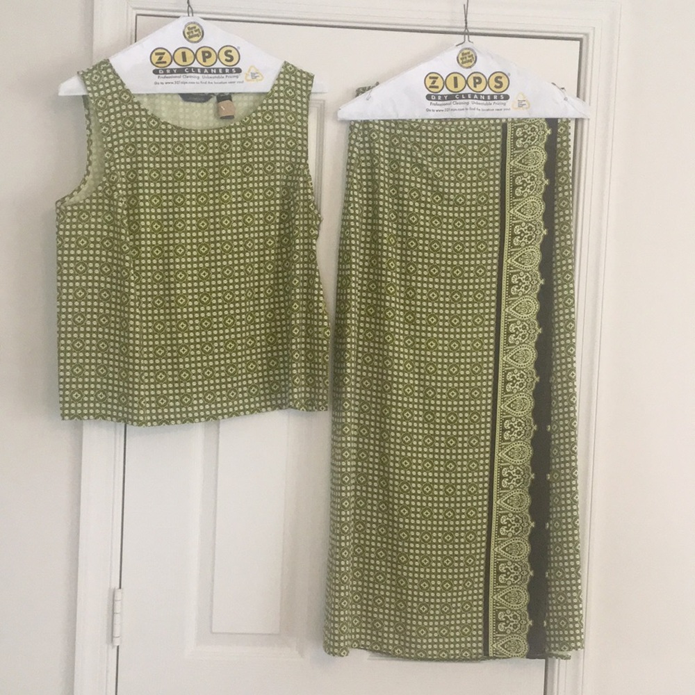 Liz Claiborne top & matching skirt.  Size medium